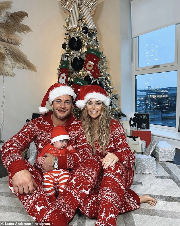 Laura Anderson hat am Montag auf Instagram ein Familien-Weihnachtsfoto mit Gary Lucy und Baby Bonnie in passenden Pyjamas geteilt, während die Ex-Partner weiterhin Versöhnungsgerüchte schüren