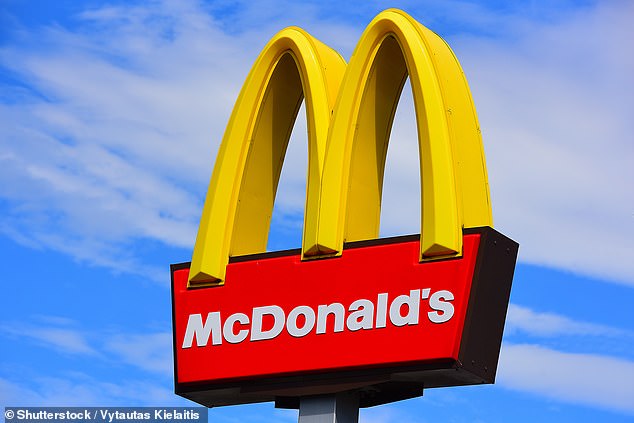 McDonald's UK hat eine umfassende Umgestaltung seiner Speisekarte angekündigt, einschließlich der aufregenden Rückkehr von fünf Menüfavoriten (Stockbild)