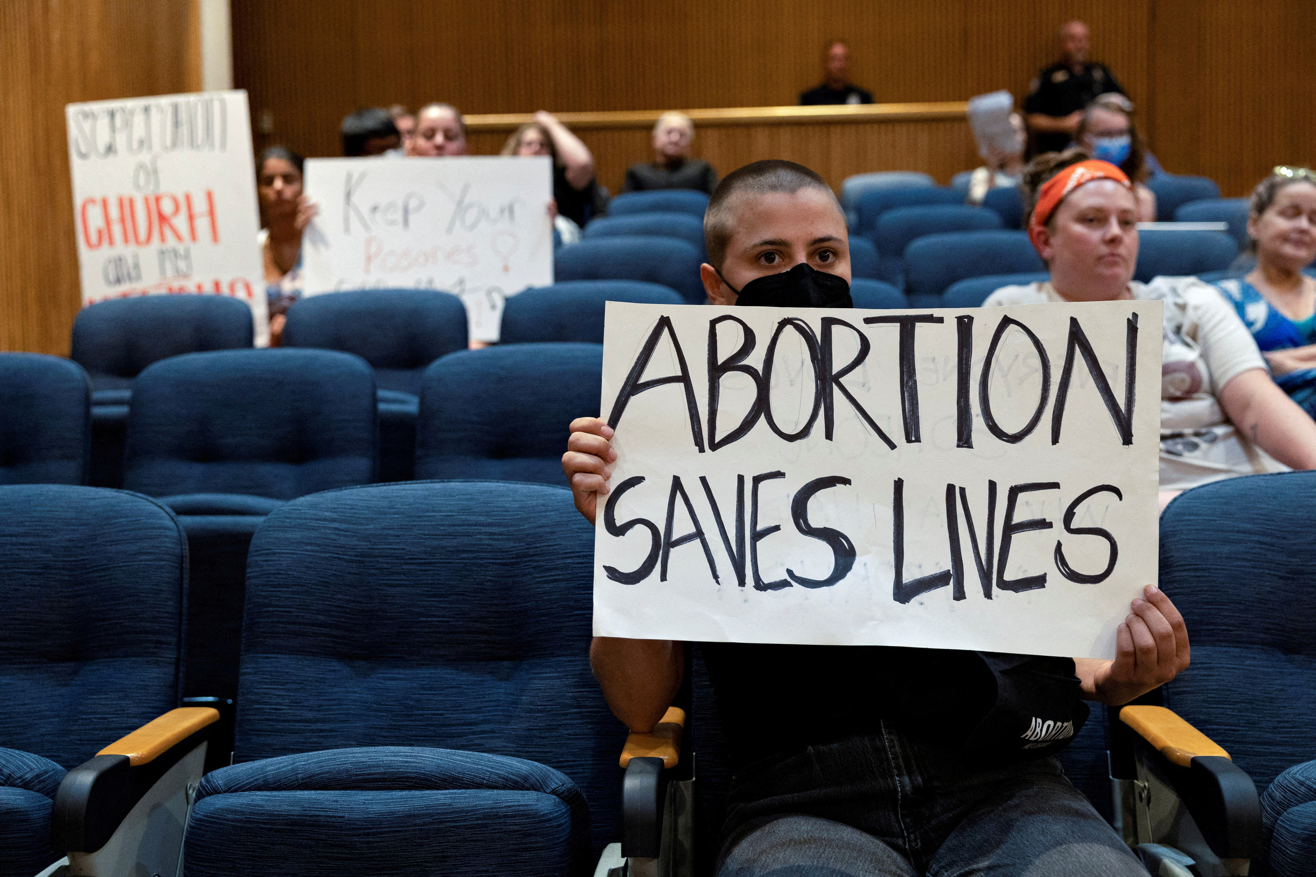 Der Stadtrat von Denton trifft sich, um über Abtreibung abzustimmen, weshalb der Strafverfolgung eine niedrige Priorität eingeräumt wird