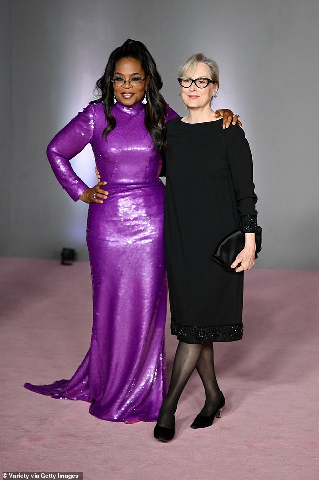 Oprah Winfrey und Meryl Streep waren zwei der Preisträger der Academy Museum Gala, als sie gemeinsam auf dem rosa Teppich posierten