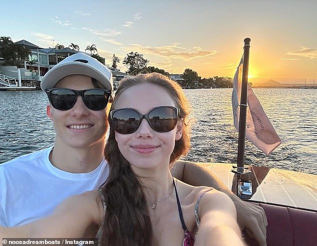 Der australische F1-Star Oscar Piastri und seine Freundin Lily Zneimer genießen derzeit einen romantischen Urlaub an der Sunshine Coast