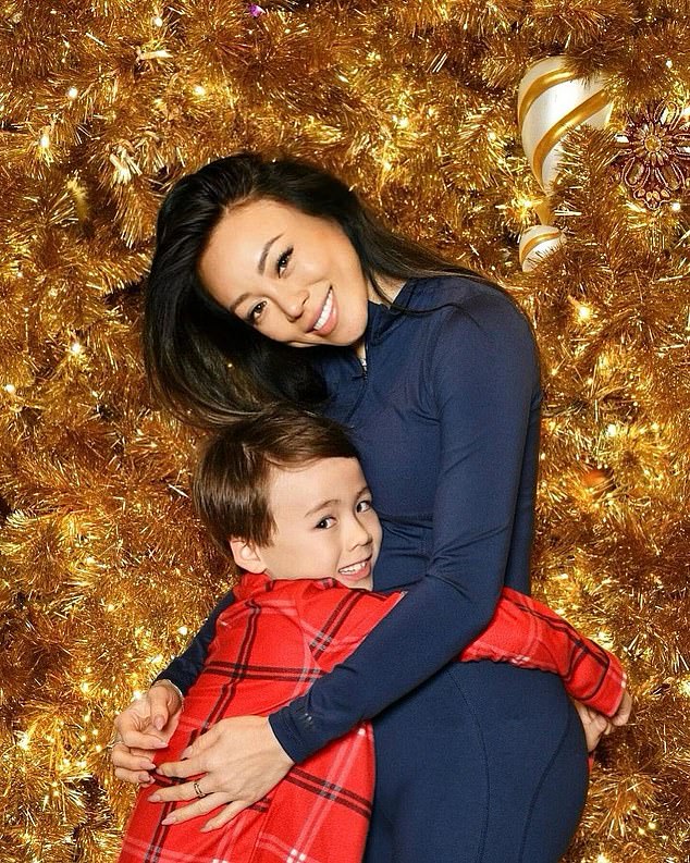 Christopher, bekannt als „Wolfie“, sieben, tauschte auf einem Disney-Kreuzfahrtschiff mit seiner Mutter, der Architektin Dara Huang, 40, echte Prinzessinnen gegen Märchenprinzessinnen