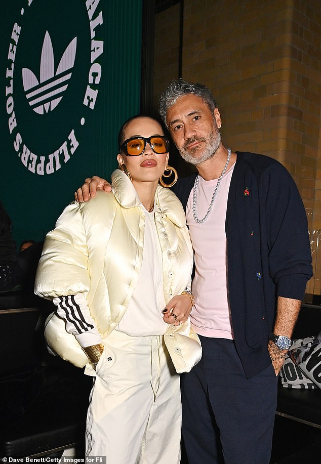 Rita Ora und Ehemann Taika Waititi sahen am Samstagabend beim Flipper's Roller Boogie Palace x Adidas Originals-Event in London verliebt aus