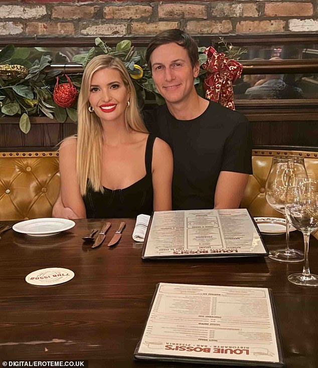 Auf einem anderen Bild vom Abend posierten Ivanka und ihr Mann Jared Kushner, 43, zusammen beim Abendessen bei Louie Bossi's – einem italienischen Lokal in Fort Lauderdale