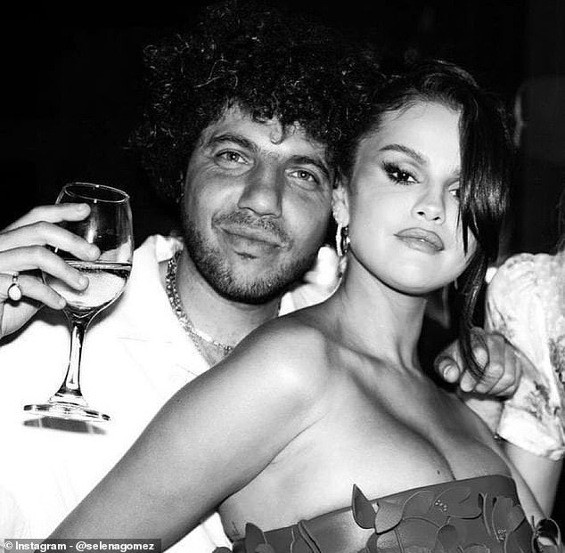 Die Fans waren besorgt, dass die 31-jährige Selena die falsche Entscheidung traf, weil Benny sie im Jahr 2020 in den Schatten stellte, aber die Sängerin beharrte darauf, dass er „das Beste ist, was ihr je passiert ist“.