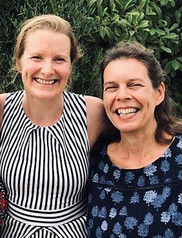 HEARTBREAK: Clare Runacres (links) mit ihrer Cousine Harriet (rechts), die an MND gestorben ist, abgebildet im Jahr 2018