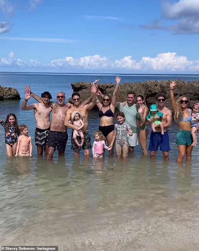 Der 34-jährige „Loose Women“-Star teilte diese Woche einen Beitrag, in dem sie, ihr Ehemann Joe Swash und ihre Kinder gemeinsam im Meer posierten, nachdem sie sie mit dem Urlaub überrascht hatten