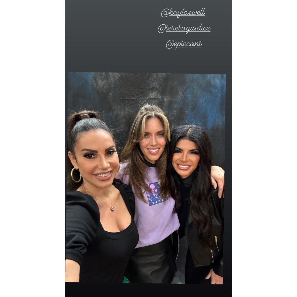 Teresa Giudice und Jennifer Aydin von RHONJ nehmen mit ihren Töchtern an der „Vampire Diaries“-Convention teil