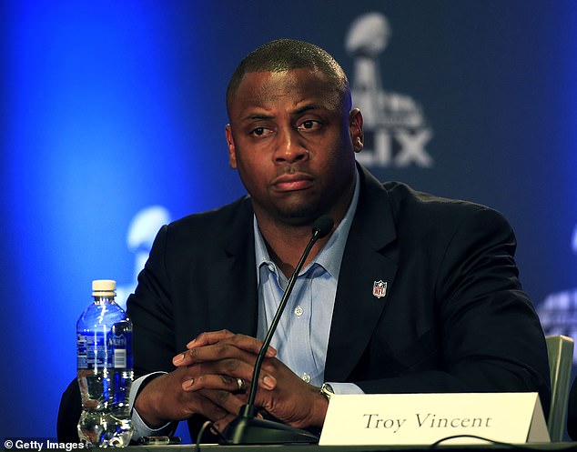 Der amtierende NFL-Vizepräsident Troy Vincent bezeichnete Kickoffs als „Zeremonienspiel der Toten“.