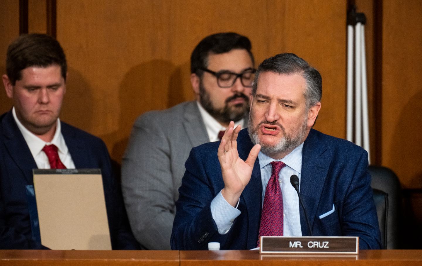 Senator Ted Cruz (R-Tex.) spricht während der Markup-Anhörung des Justizausschusses des Senats am Donnerstag, 30. November 2023.