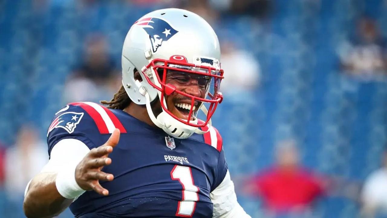 Cam Newton #1 der New England Patriots bei einem Spiel gegen das Washington Football Team