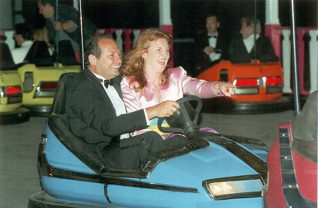 Der ehemalige F1-Chef wurde 1994 auf einem Autoscooter mit der Herzogin von York auf einem Wohltätigkeitsball gesehen