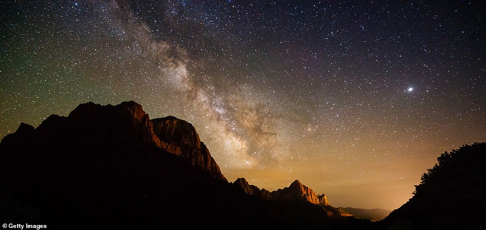 The Zion National Park is home to several cliffs and hikers may even spot the Rocky Mountain landscape when taking a walking journey within the area. Although travelers who visit Zion may see a little bit of pollution within the mountains, the park will still show off beautiful and clear night skies for anyone who seeks them