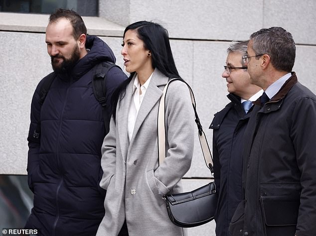 Hermoso wird am Dienstag in einer nichtöffentlichen Sitzung in Madrid aussagen, während die Richter entscheiden, ob der Fall vor Gericht verhandelt werden soll