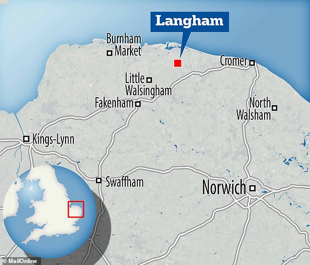 Das Objekt wurde von einem Metalldetektor in der Nähe von Langham, einem kleinen Dorf etwa 30 Meilen von Norwich entfernt, entdeckt