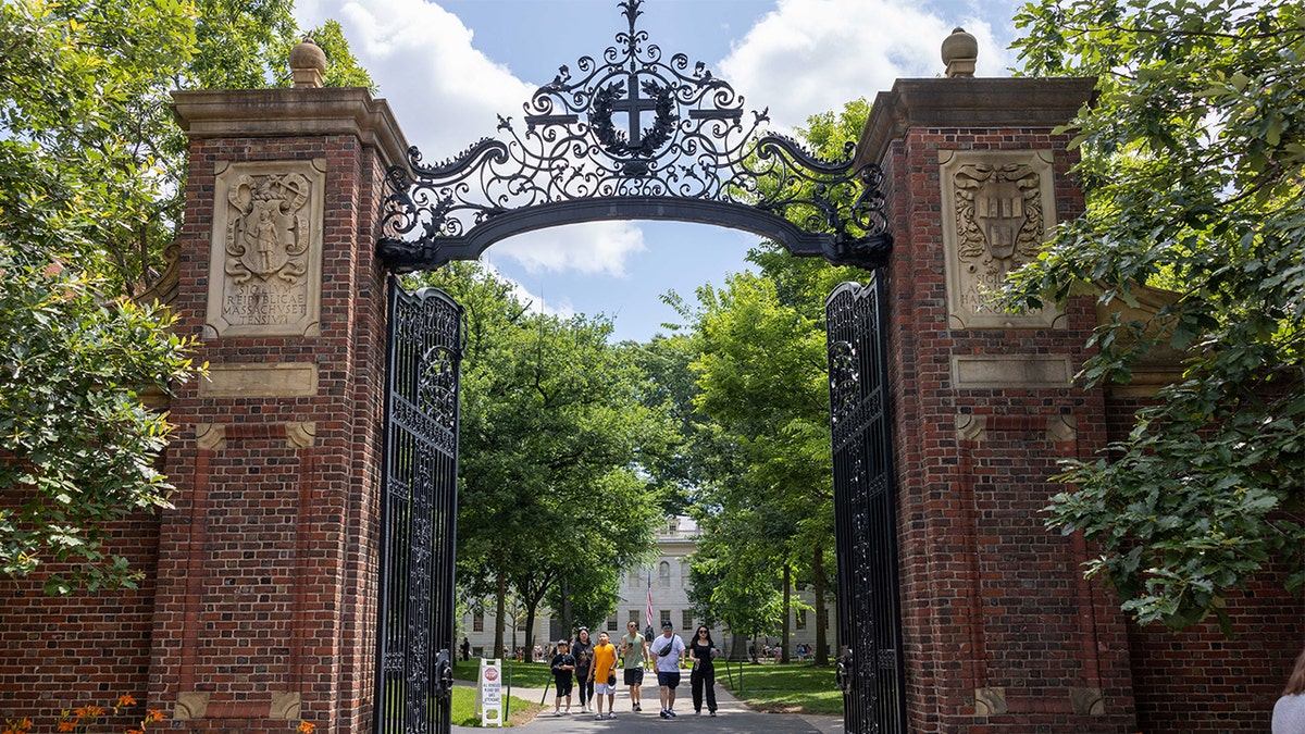 Tor der Harvard-Universität