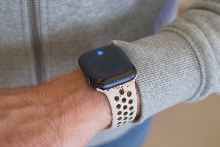 Siri auf der Apple Watch Series 9 aktivieren.