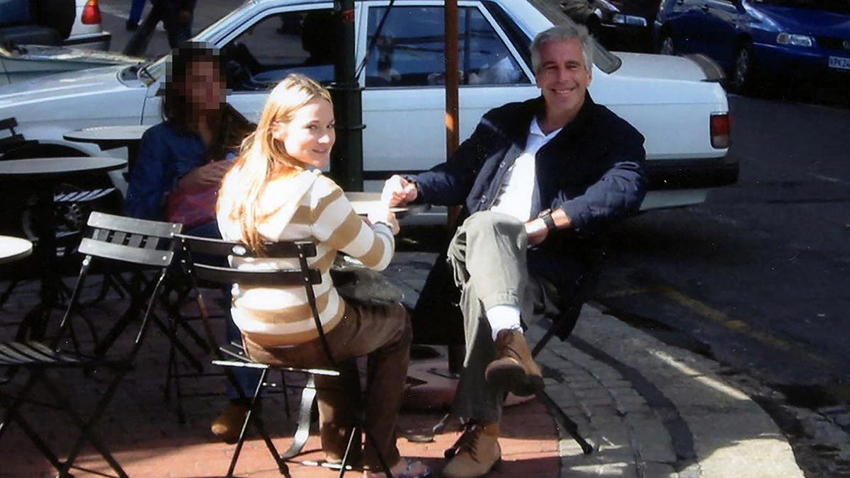 Jeffrey Epstein und Chauntae Davies in Paris