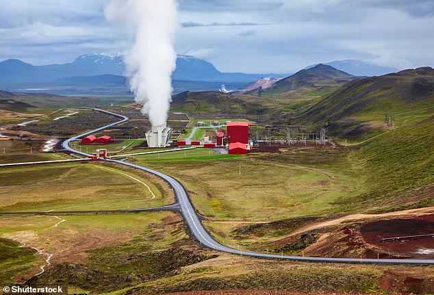 Seit den späten 1970er Jahren gibt es in Krafla eine Geothermieanlage, die von Landsvirkjun, Islands größtem Energieversorger, betrieben wird (Bild).
