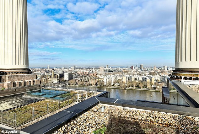 Von den Außenbereichen des Penthouses eröffnen sich weitreichende Ausblicke über die Skyline von London