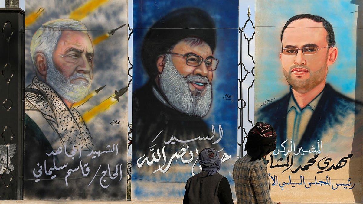 Plakate von Qassem Suleimani, Sayyed Hassan Nasrallah und Mahdi al-Mashat in Sanaa