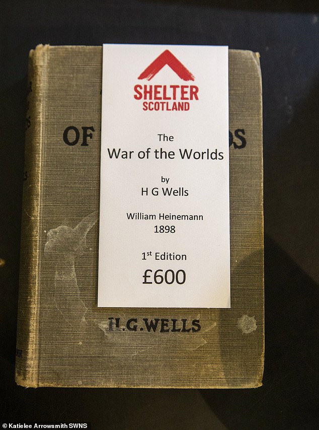 Besucher hatten außerdem die Möglichkeit, eine Erstausgabe von „Der Krieg der Welten“ von HG Wells zum Preis von 600 £ zu ergattern – online wurden Exemplare für bis zu 3.000 £ verkauft