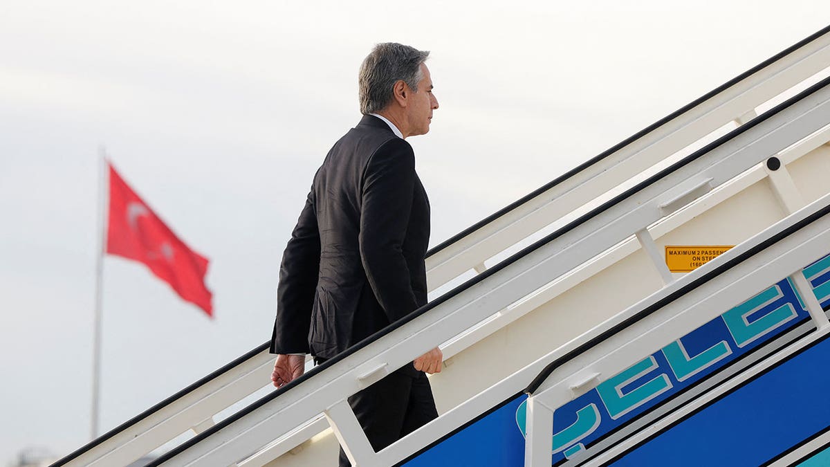 US-Außenminister Antony Blinken besteigt in Istanbul, Türkei, ein Flugzeug
