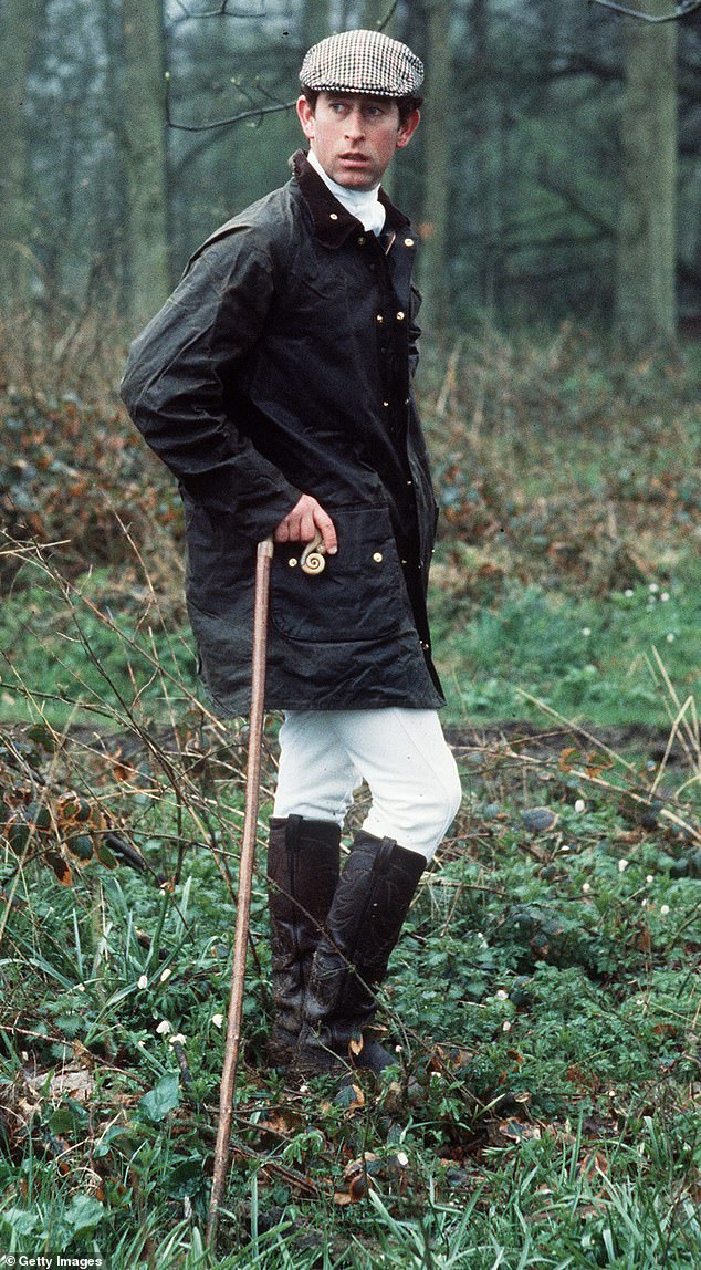 Der damalige Prinz Charles sah bei einer Geländejagd im April 1978 in seiner Barbour-Jacke und Schiebermütze durch und durch wie ein Landedelmann aus
