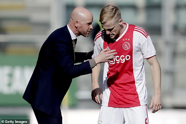 Der niederländische Trainer und Van de Beek arbeiteten bei Ajax zusammen, aber der Mittelfeldspieler kam in dreieinhalb Jahren nur auf 23 Einsätze