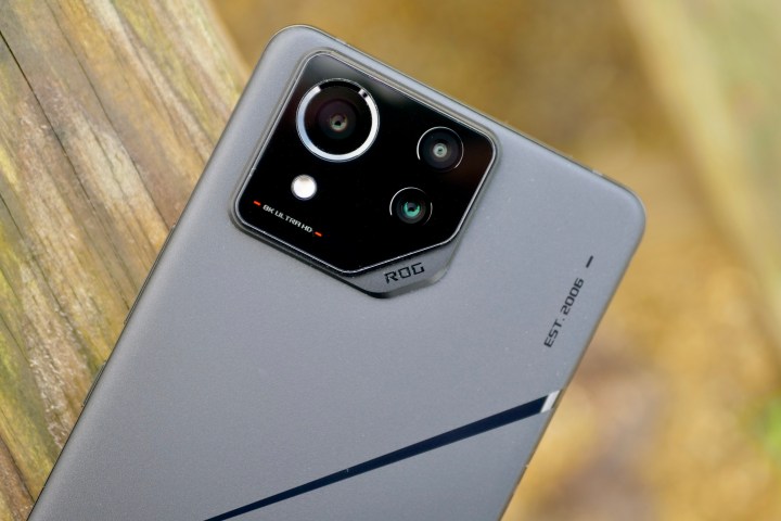 Die Kameraobjektive des Asus ROG Phone 8 Pro.