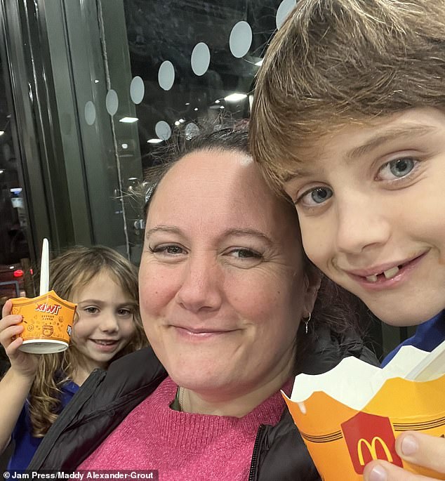 Den Kindern, die gerne ab und zu bei McDonald's essen, wurde gesagt, dass sie ihr eigenes Taschengeld sparen sollen, wenn sie etwas Leckeres wollen