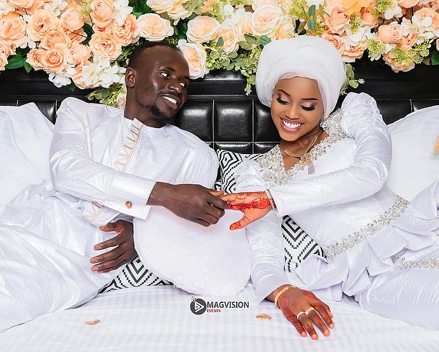 Die Hochzeit fand am 7. Januar in einer privaten Zeremonie in seinem Heimatland Senegal statt