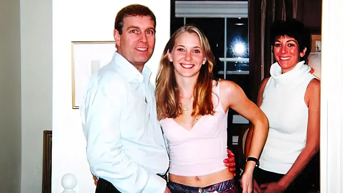Prinz Andrew Virginia Giuffre und Ghislaine Maxwell im Jahr 2001