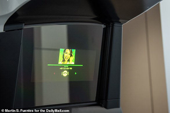 Auf Autofenster projizierte Hologramme könnten in naher Zukunft häufiger vorkommen