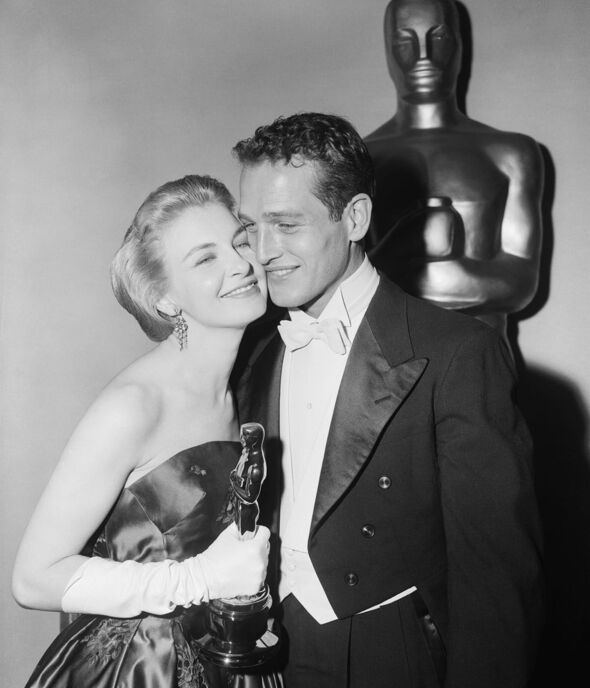 Joanne Woodward und Paul Newman feiern 1958 ihren Oscar für „The Three Faces of Eve“.