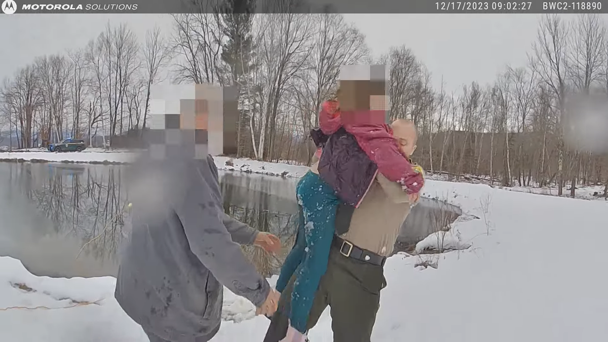 Rettung eines Eisteichs durch die Polizei des US-Bundesstaates Vermont