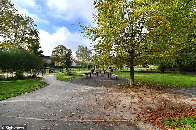 Der Avondale Park liegt direkt vor der Haustür und ist nicht weit vom Holland Park und dem Notting Hill Gate entfernt