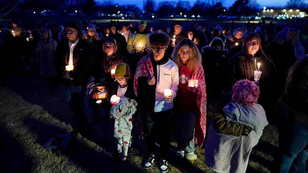 Mahnwache bei Kerzenlicht für die Opfer