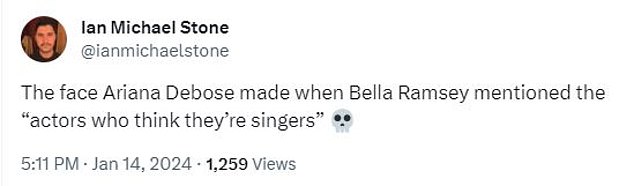 Eine Handvoll Social-Media-Nutzer wiesen auf den eisigen Blick hin, den „Ariana Debose machte, als Bella Ramsey“ sie in die Gruppe der „Schauspieler, die denken, sie seien Sänger“ zählte.