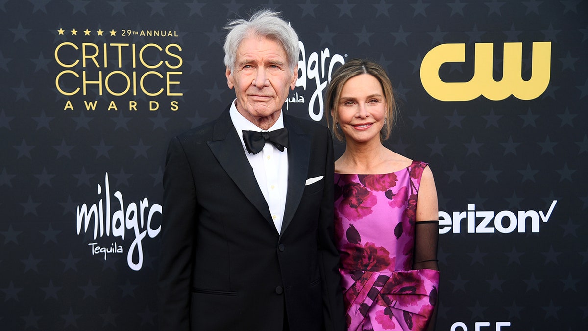 Harrison Ford und Calista Flockhart posieren zusammen