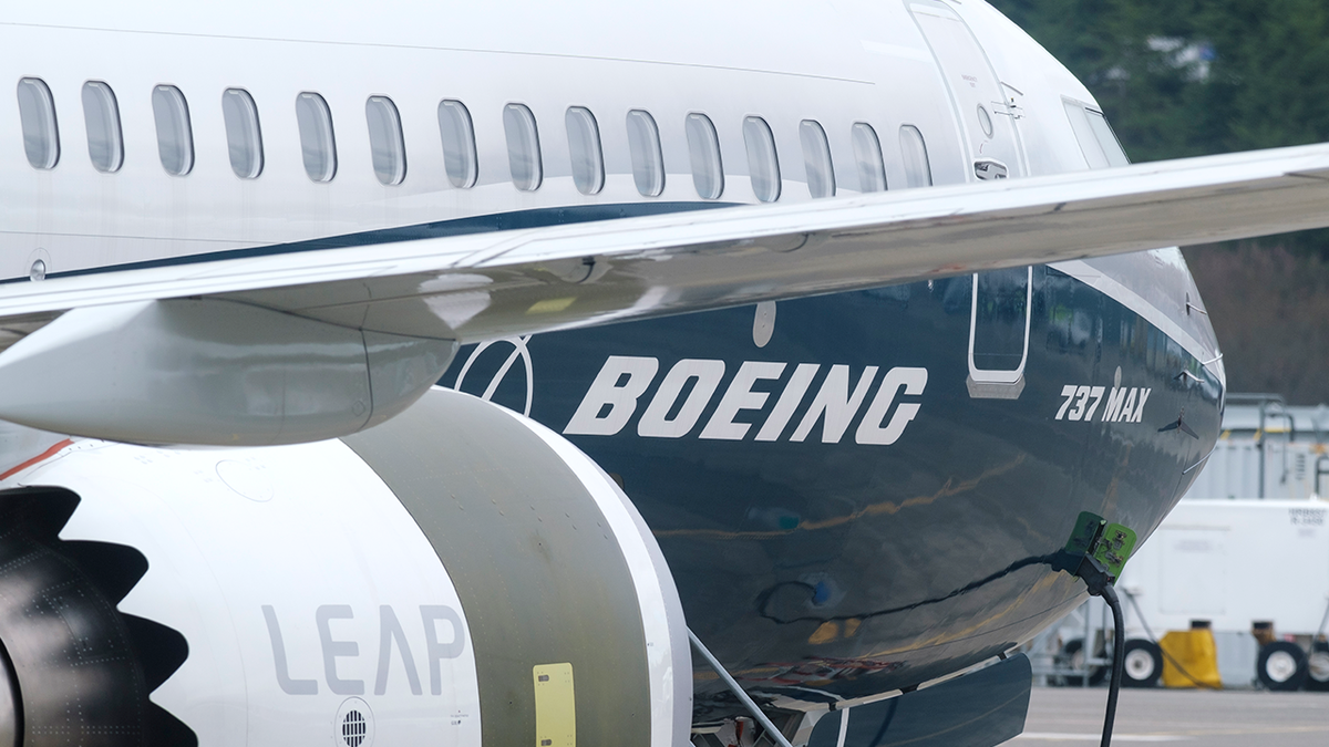 Boeing-Jet auf Asphalt