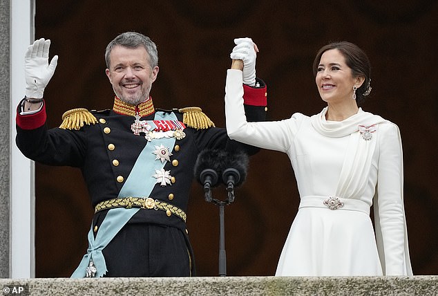 „Geliebte Frau“ Der neue König und die neue Königin sprachen vor dem dänischen Volk, nachdem Frederik offiziell der neue Monarch des Landes geworden war
