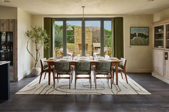 Im 3 Millionen Pfund teuren Omaze Cotswolds-Haus mit atemberaubender Aussicht und Ausstattung