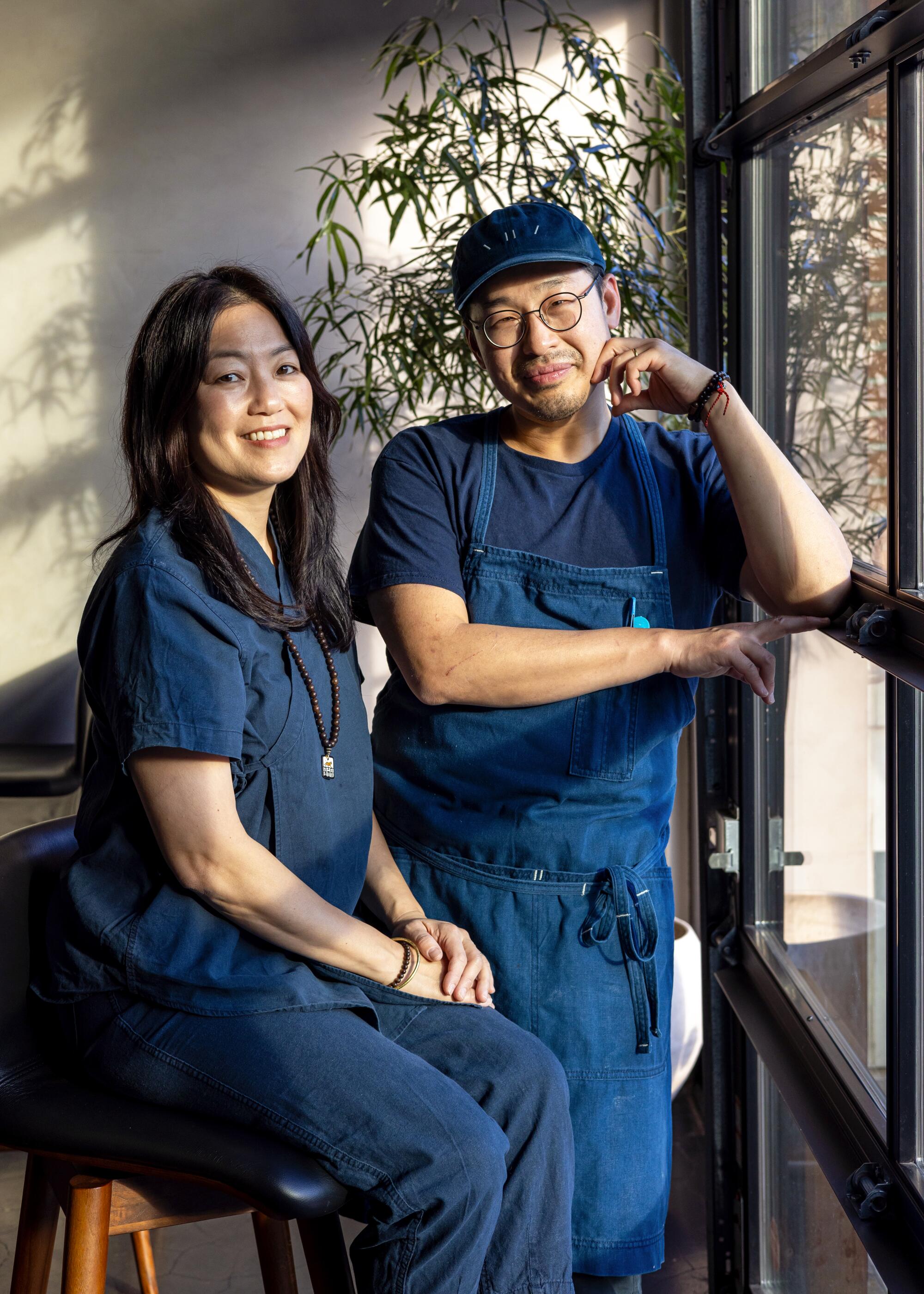 Baroo-Besitzer-Koch Kwang Uh (rechts) und Mina Park, ein Gastronomen-Ehepaar, posieren für ein Porträt.