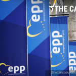 LEAK: EU-Mitte-Rechts-Partei zielt auf Brüssels „Bürokratie“ ab und sagt, dass KI nicht behindert werden sollte