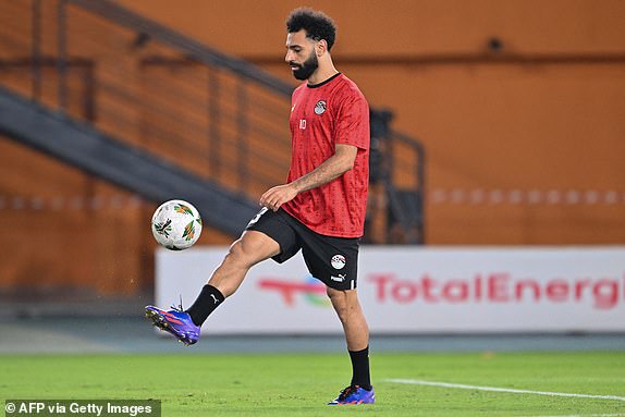 Egypt's forward #10 Mohamed Salah warms up ahead of the Africa Cup of Nations (CAN) 2024 group B football match between Egypt and Ghana at the Felix Houphouet-Boigny Stadium in Abidjan on January 18, 2024. (Photo by Issouf SANOGO / AFP) (Photo by ISSOUF SANOGO/AFP via Getty Images)