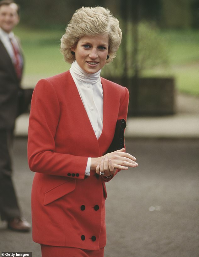 Prinzessin Diana starb am 31. August 1997 im Alter von nur 36 Jahren bei einem Autounfall in Paris, der die Welt schockierte.  Abgebildet im Jahr 1988