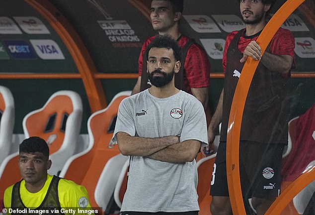 Salah verfolgte den Rest des 2:2-Unentschiedens am Donnerstag von der ägyptischen Bank aus