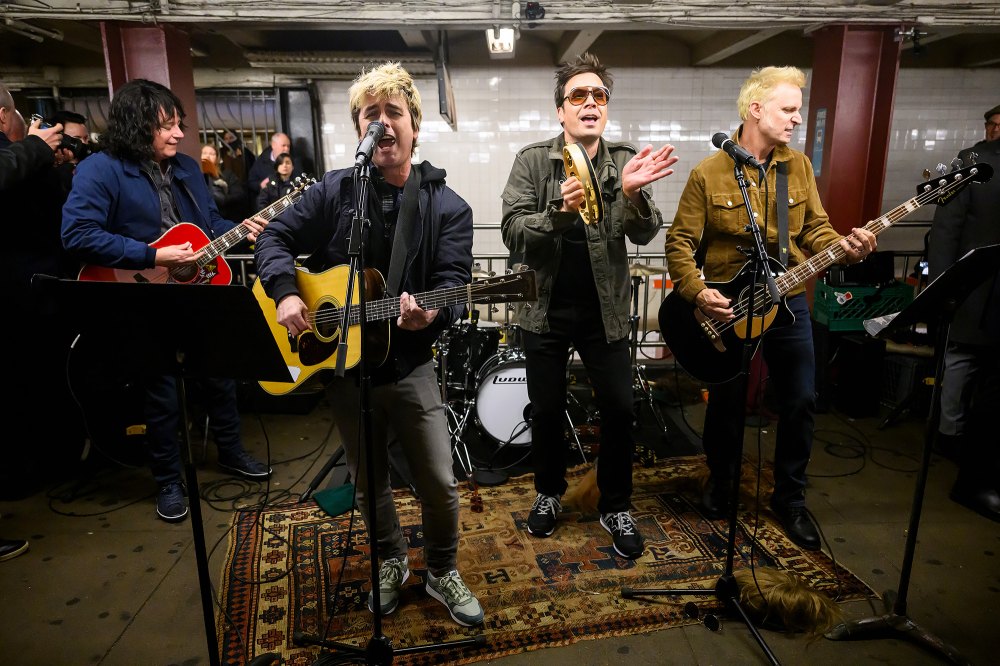 Green Day und Jimmy Fallon treten verkleidet für „Ahnungslose NYC Subway Commuters 2“ auf
