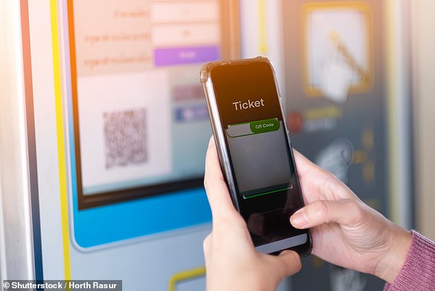 Fahrkartenautomaten neigen dazu, Angaben über den Preisunterschied zwischen Haupt- und Nebenverkehrszeiten zu verheimlichen